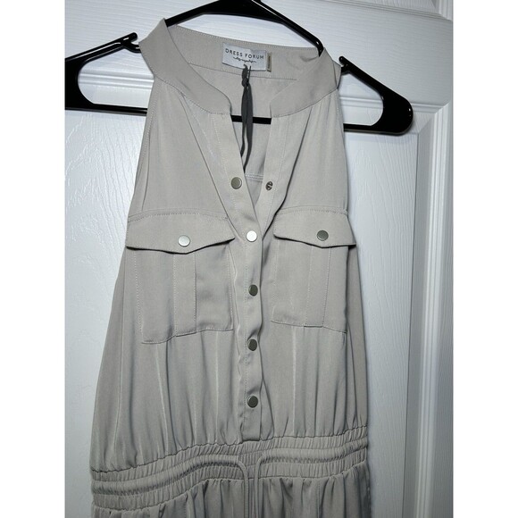 Dress Forum Women’s Sleeveless Utility Jumpsuit Light Khaki Size Small NWOT - Picture 2 of 8
